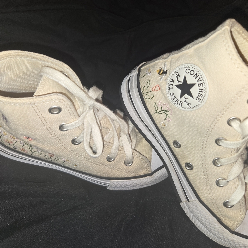 Girls sneakers
